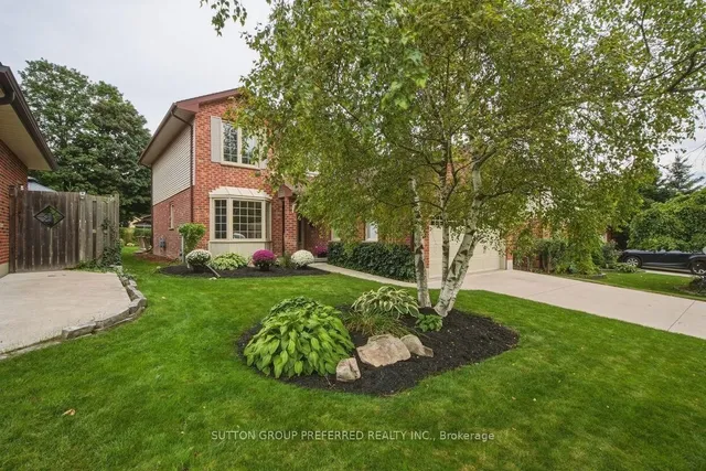 668 Country Club Dr, London South 2
