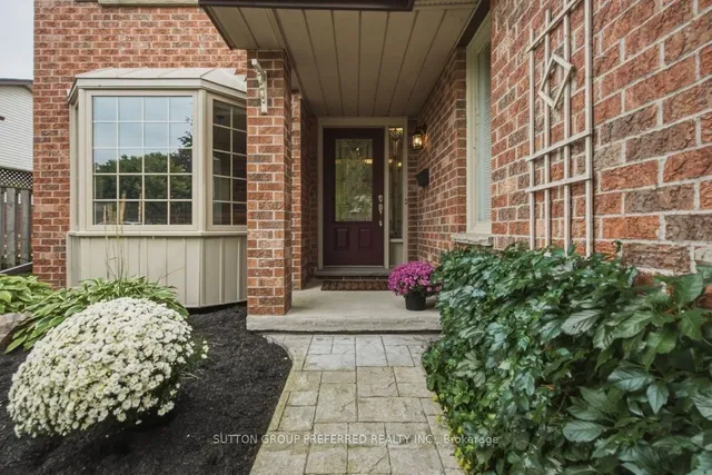 668 Country Club Dr, London South 4