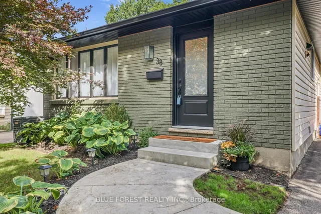 38 Stroud Cres, London South 3