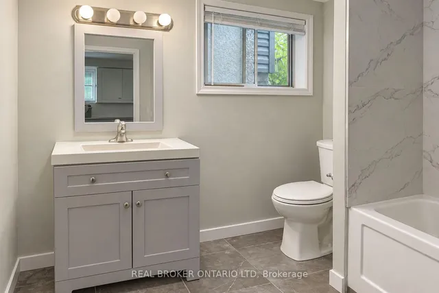 31 Myrtle St, St. Thomas 2