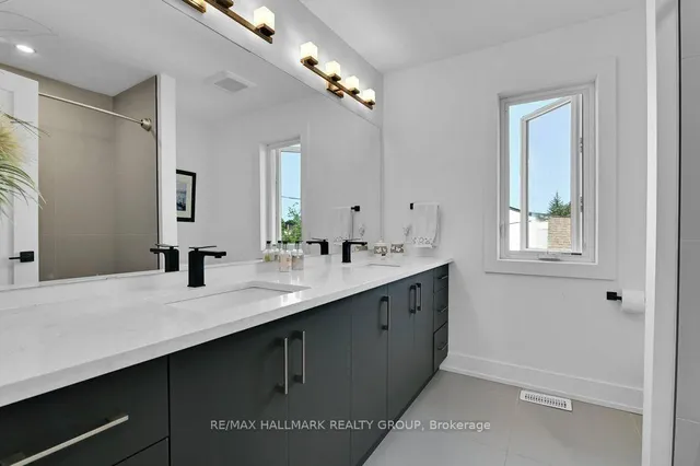 581 Queen Mary St, Ottawa 5