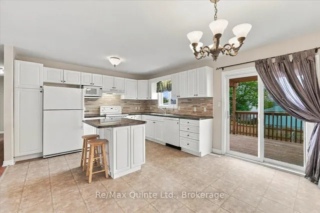 6 Chisholm Sq, Belleville 4