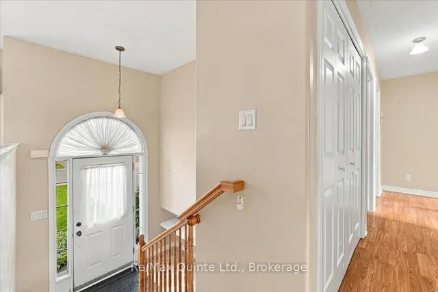 6 Chisholm Sq, Belleville 3