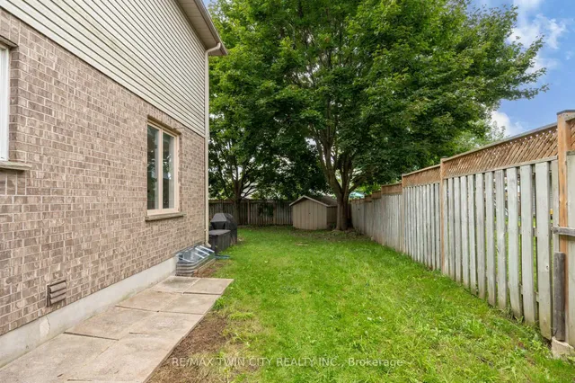 31 Tynemouth Dr, London East 3