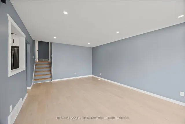 6 HEATH Pl, London South 2