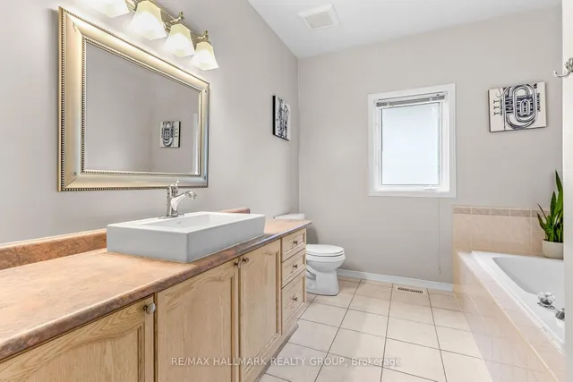 5 Rayburn St, Ottawa 5