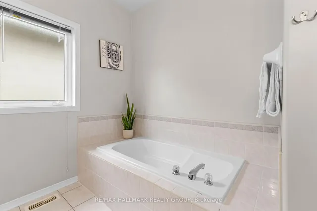 5 Rayburn St, Ottawa 2