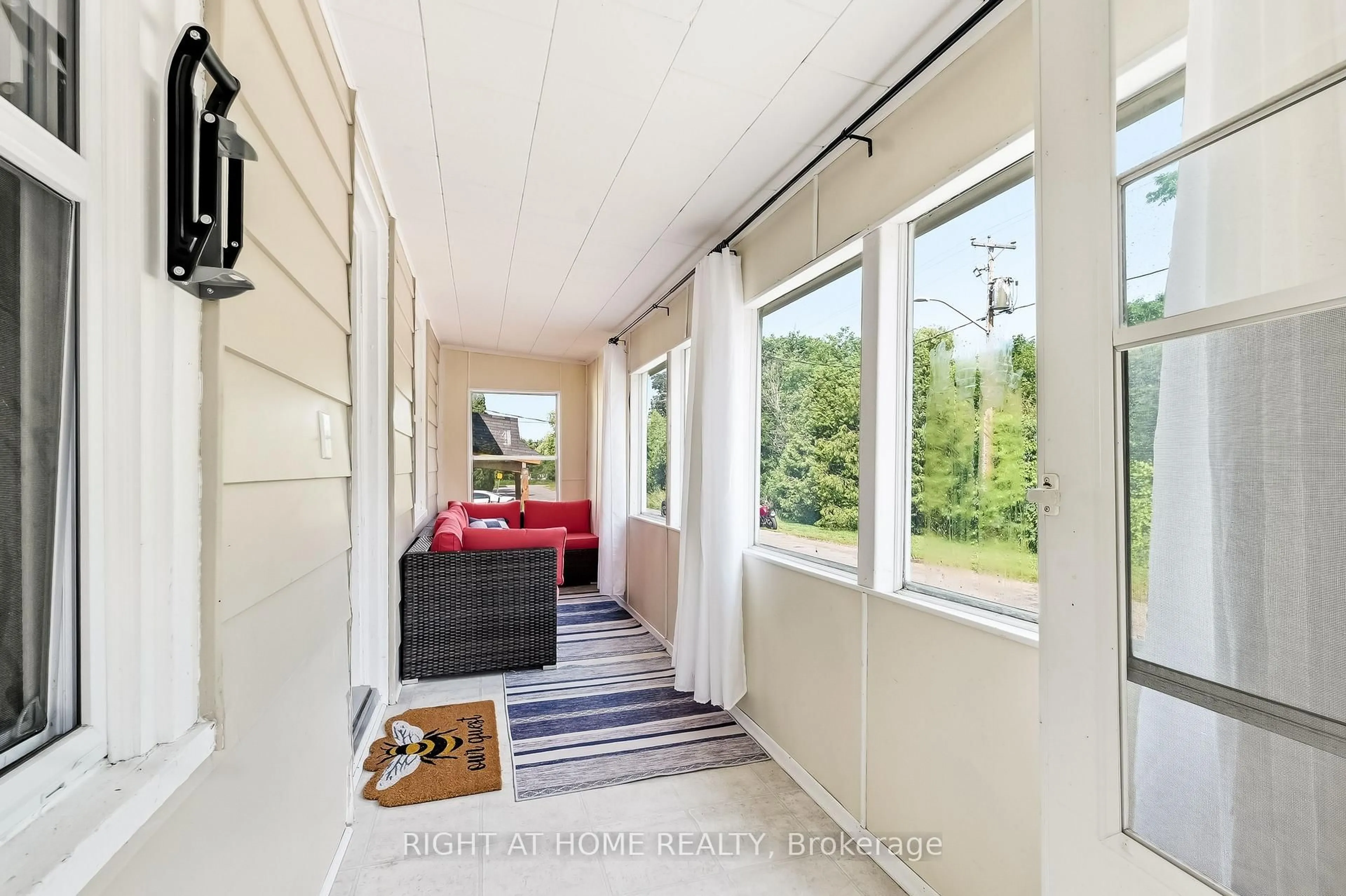 trreb/IMG-X13816458_e672b698-637a-4bfd-bf17-dff06e926e04-l.jpg