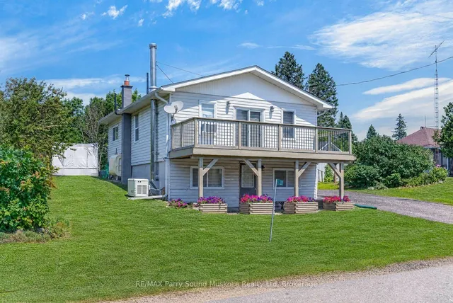22 Ahmic St, Magnetawan 2