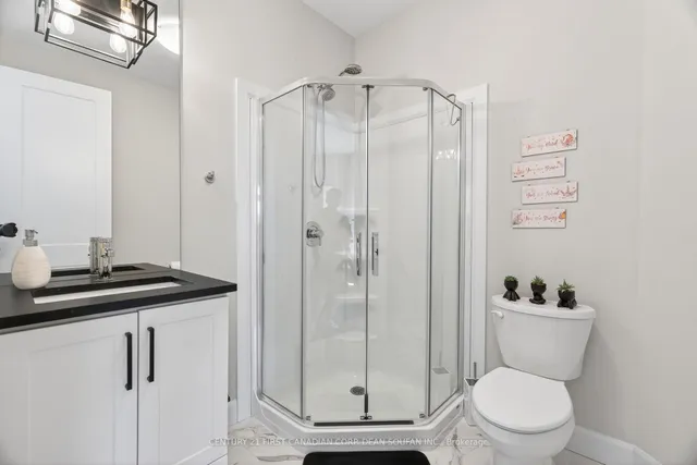 7251 Silver Creek Circ, London South 4