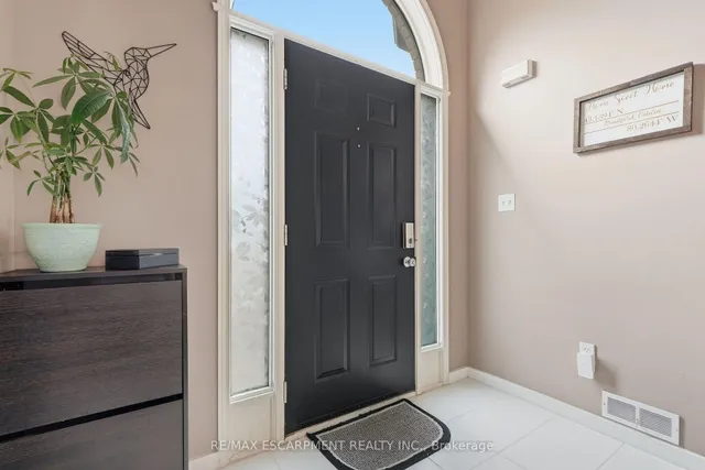 94 Kent Rd, Brantford 2