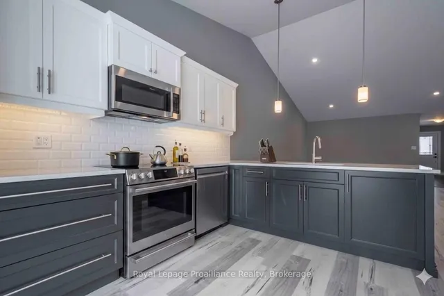 123 Farrington Cres, Prince Edward County 2
