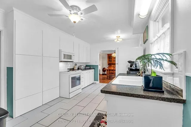 648 Westwood Dr, London South 4