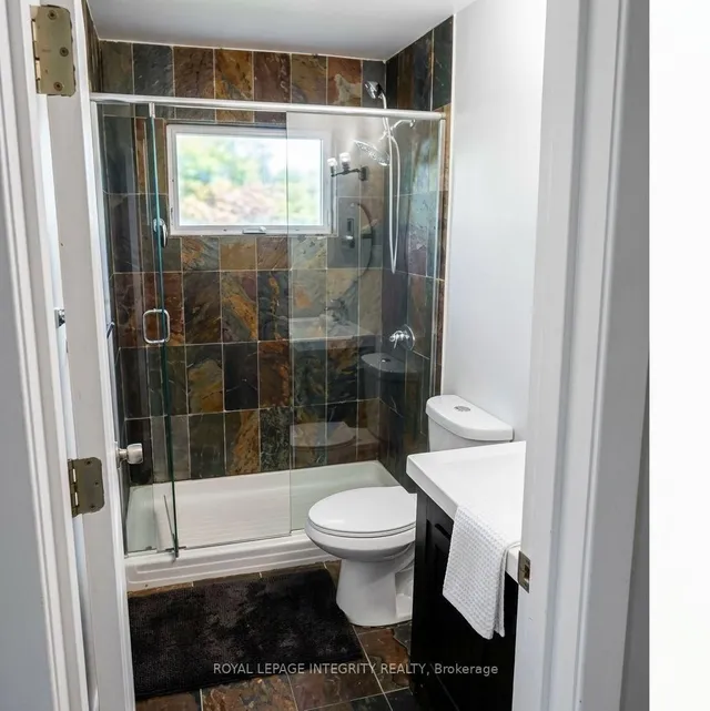 176 Oakridge Blvd, Ottawa 3