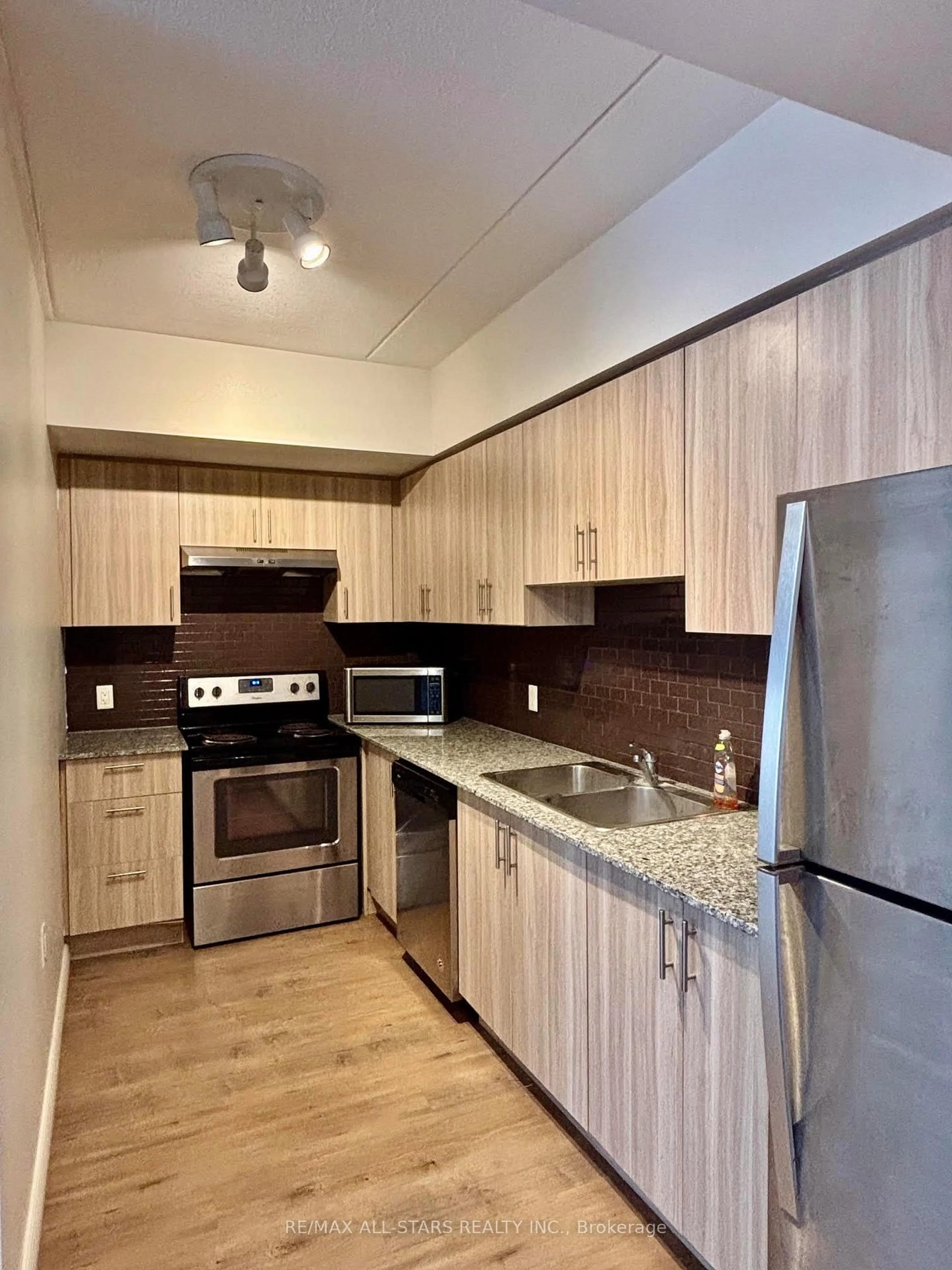 trreb/IMG-X13818772_1b85379a-84d8-494b-b25f-a591fff09147-l.jpg