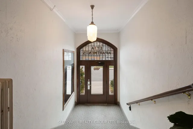 180 Augusta St #1A, Ottawa 2