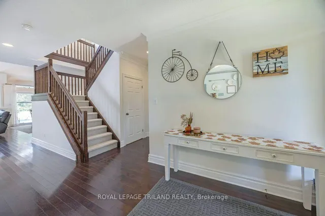 139 SKYLINE Ave, London North 4