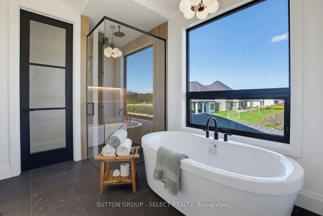588 Creekview Chse, London North 4