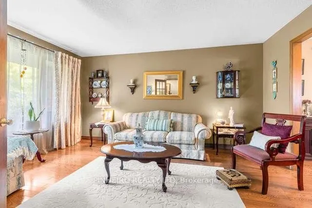 63 Condor Crt, London East 4