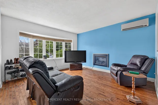 1046 Pinewood Pl, Kingston 5