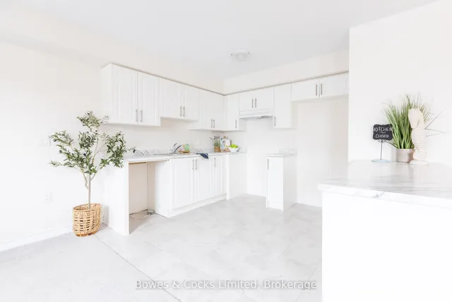 48 Maple Ave #104, Asphodel-Norwood 3