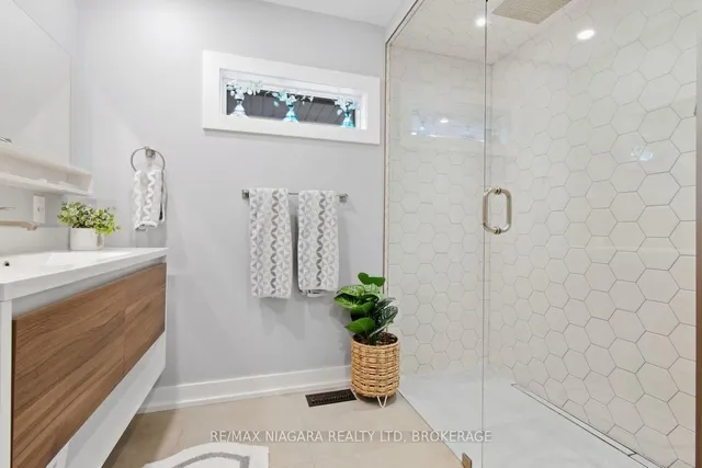 9 Bishops Rd, St. Catharines 3