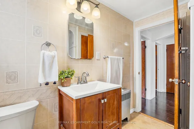 545 Mohawk Rd, Hamilton 2