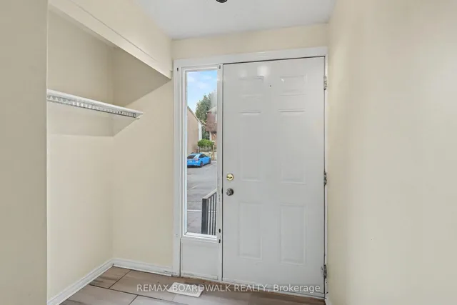 912 B Elmsmere Rd, Ottawa 2