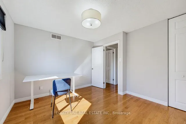 35 Ivylea St, Ottawa 5