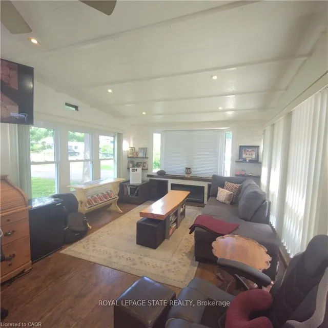 580 Beavercreek Rd #158, Waterloo 4