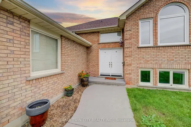 64 Blackfriar Lane, Brantford 3