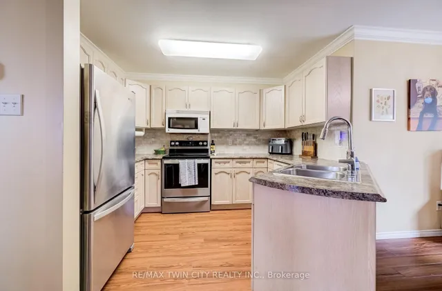 64 Blackfriar Lane, Brantford 5