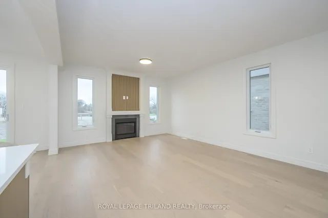 4211 LIBERTY Crossing, London South 5