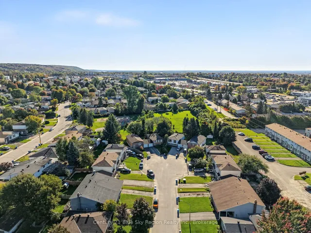 16 Cypress Crt, North Bay 2
