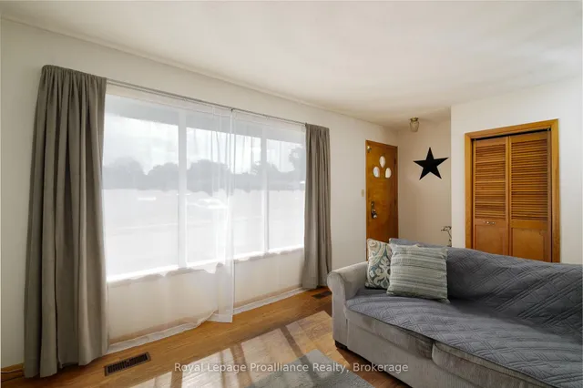 26 James St, Quinte West 4