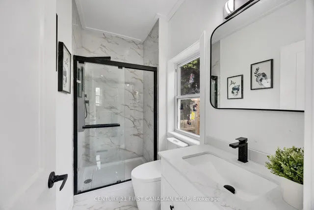 328 Oakland Ave, London East 4