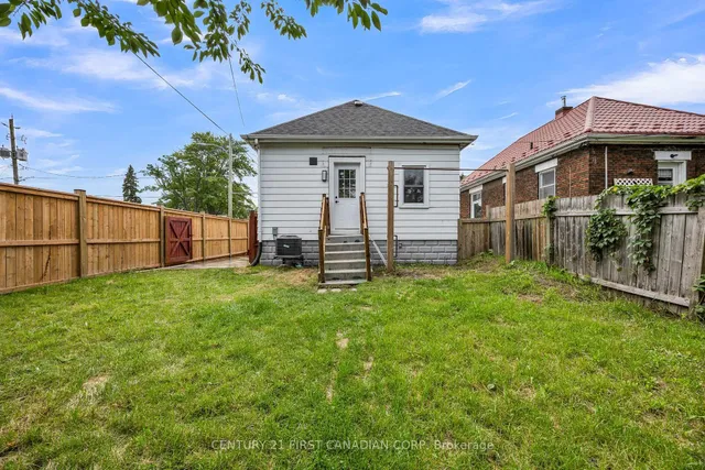 328 Oakland Ave, London East 2