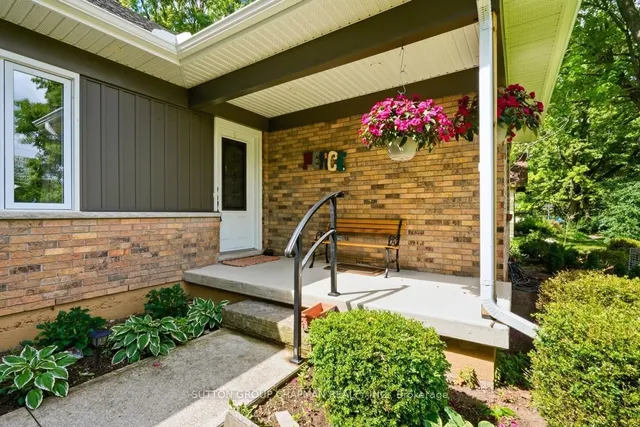 408 Old Riverside Dr, London North 4