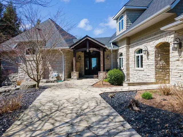 4544 Lakeshore Rd, Plympton-Wyoming 2
