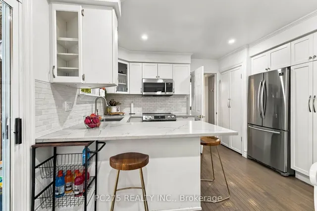 27 Sasha Cres, London South 3
