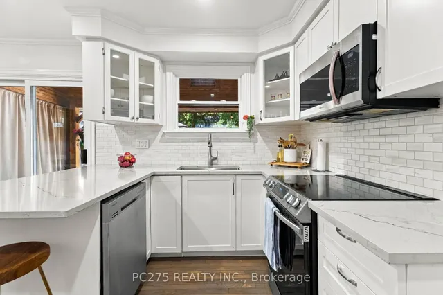 27 Sasha Cres, London South 4