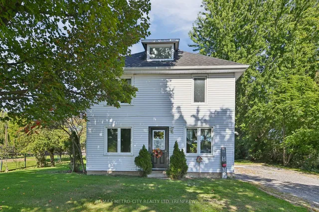 2328 KERR Line, Foresters Falls 3