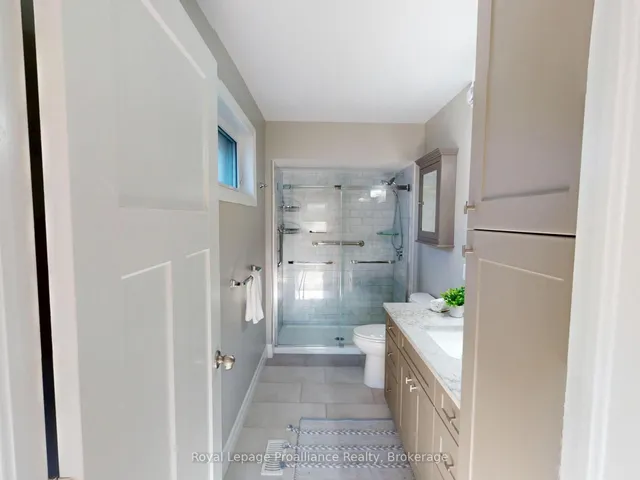 38 Mercedes Dr, Belleville 5