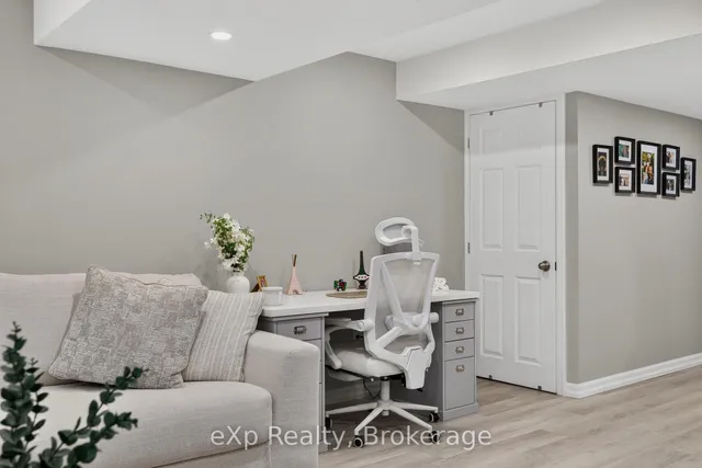 975 Strasburg Rd #4, Kitchener 5