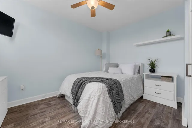 5 Viking Crt #301, Grimsby 2
