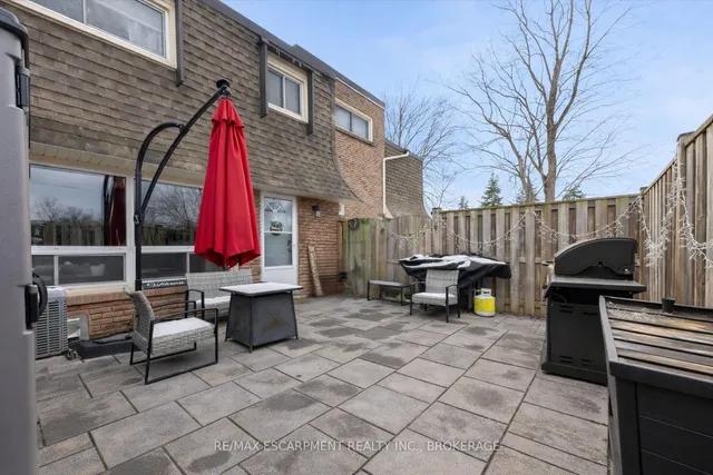 5 Viking Crt #301, Grimsby 5
