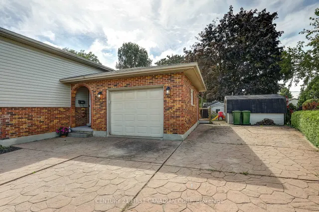 24 Erinlea Dr, St. Thomas 4