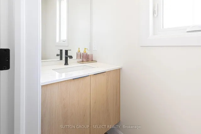 233 Upper Queen St #4, Thames Centre 4