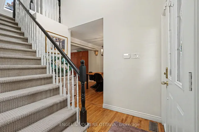 176 Sanford Ave, Ottawa 3