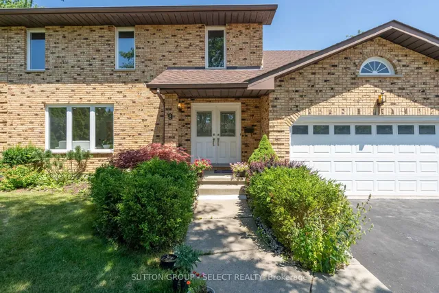 9 ULLSWATER Cres, London North 2